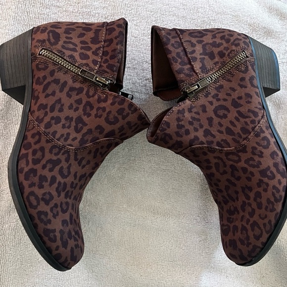 Brand Sun & Stone Leopard Print Shoes. Excellent Condition. Brand New - Picture 4 of 6